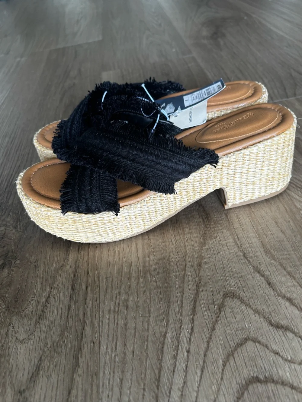 Universal Thread Black Memory Foam Frayed Platform Sandals Size 8